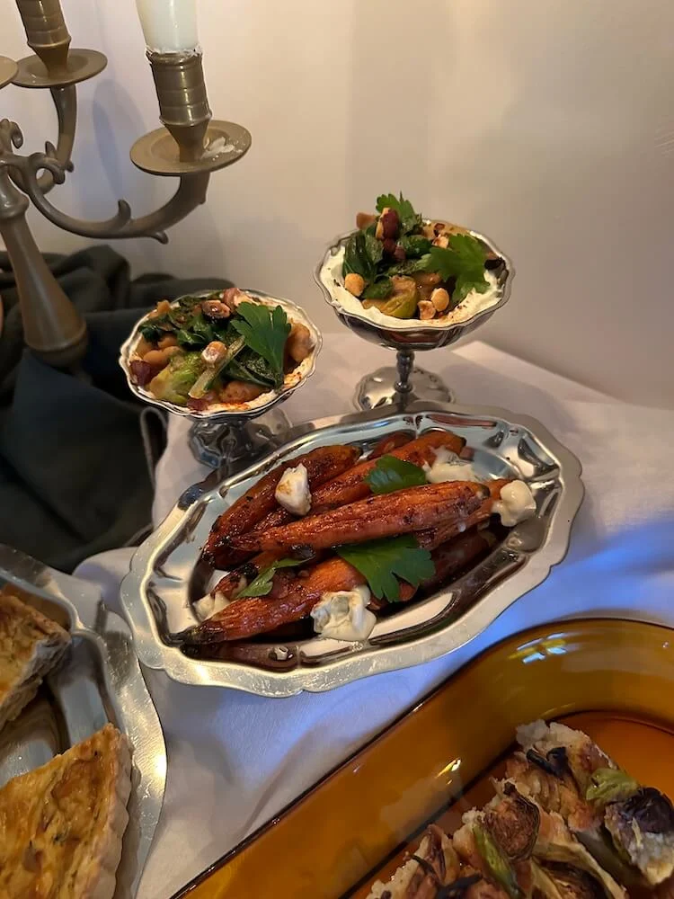 Dressage d'un buffet traiteur.